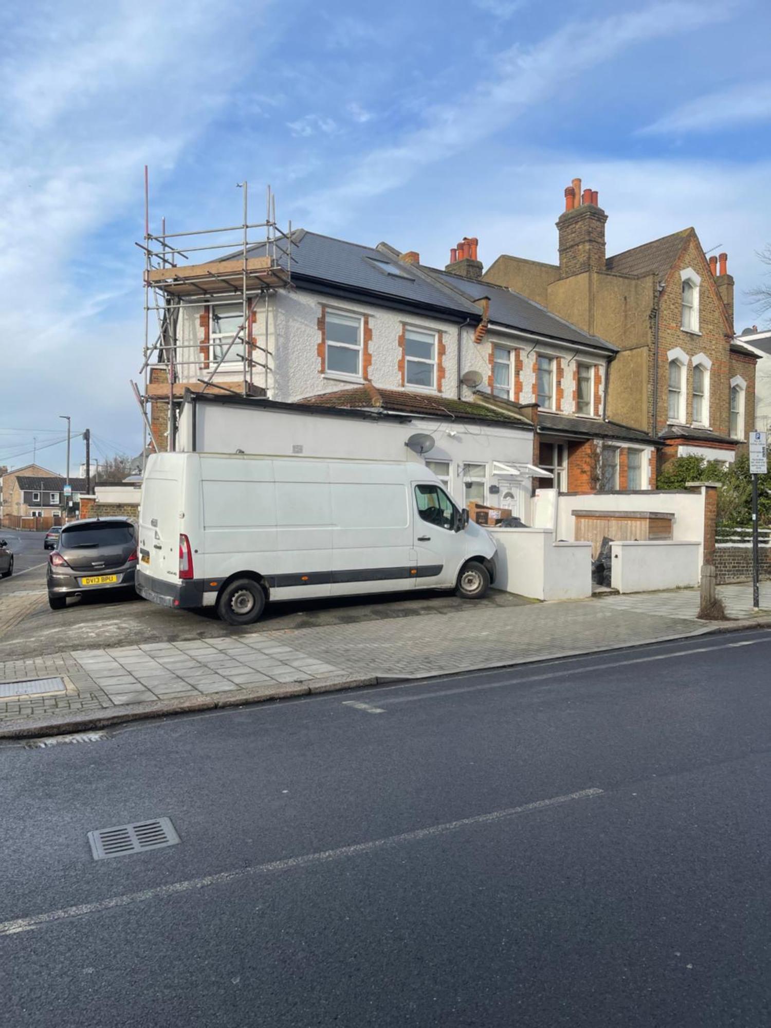 Spacious 2 Bed 2 Bath Apartment With Free Parking For 2 Cars And Underground Station Zone 2 For Quick Access To Central London Up To 10 Guests ภายนอก รูปภาพ